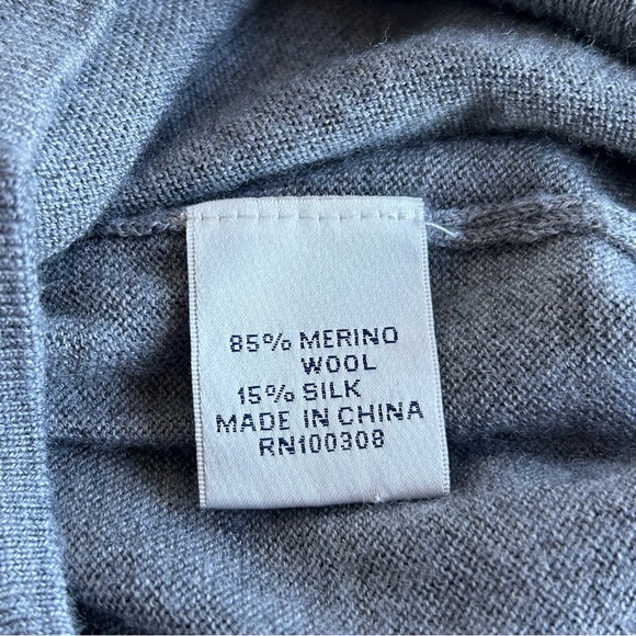 Peter Millar Brandon Dune Golf V-Neck Merino Wool Blend Sweater - Picture 9 of 12